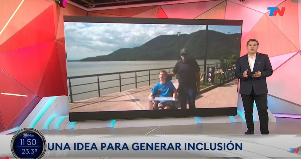 Iván Davidovich compartiendo su experiencia de comunicación alternativa para concientizar sobre inclusión y accesibilidad.