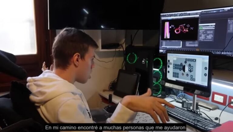 ivan frente a los equipos de su dormitorio