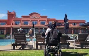 Proyecto de inclusión y accesibilidad: Howard Johnson adaptado con apoyo de Iván Davidovich para personas con discapacidad.